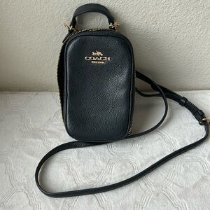 Coach crossbody purse. Perfect for cell phone and travel. Compact. H7xL4.5xD2